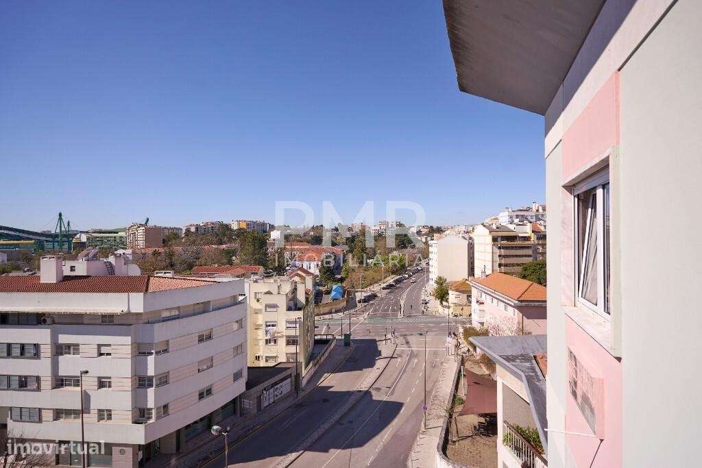 Apartamento T4 no Lumiar com estacionamento-11
