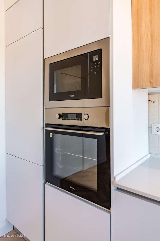 Apartamento T3 Totalmente Remodelado – Cova da Piedade, Almada-6
