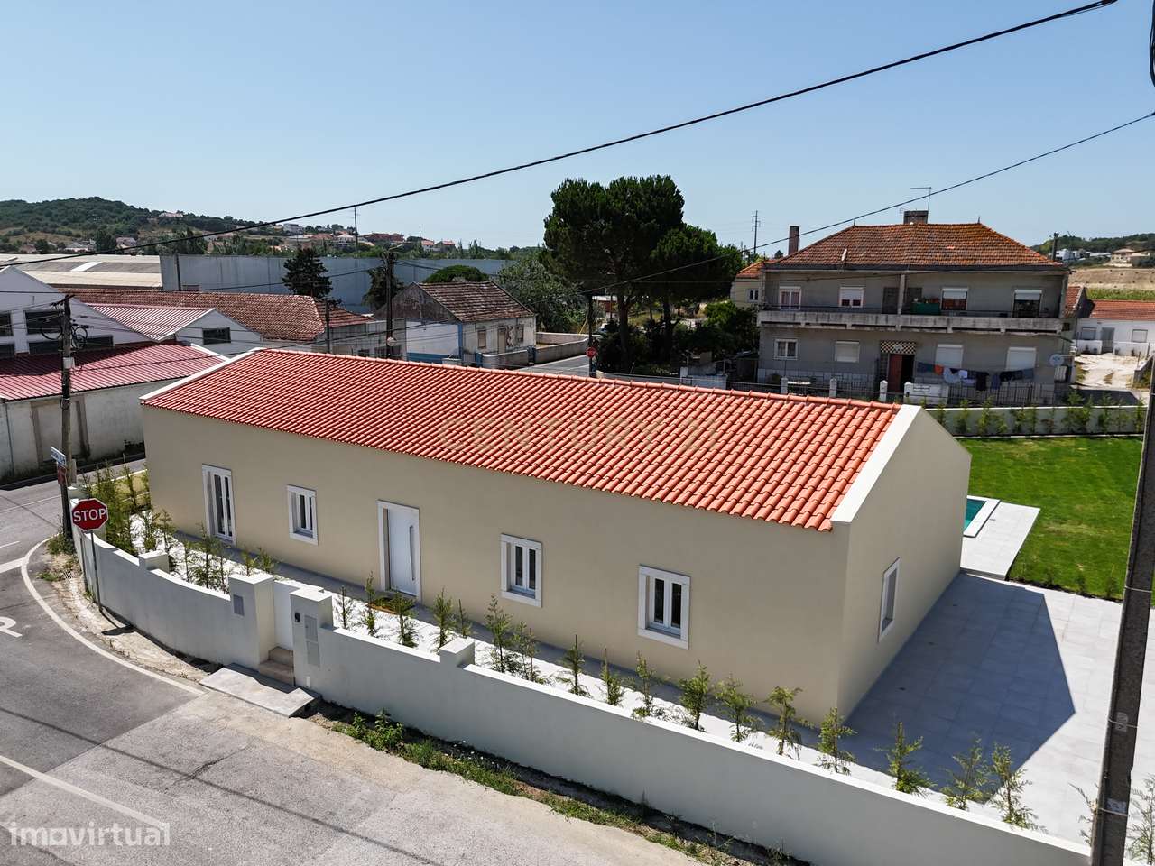 Moradia Térrea T4 totalmente renovada, com piscina, espaço exterior e-27