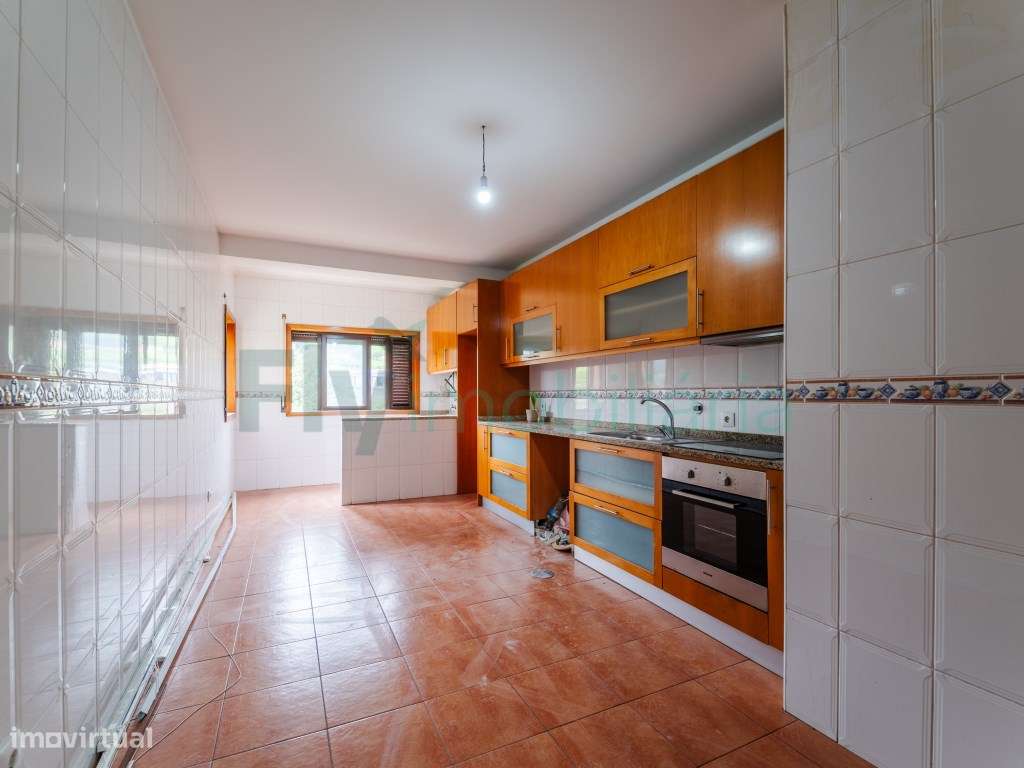 Excelente Apartamento T4 com Suite e Lugar de Garagem para 2 Carros-7
