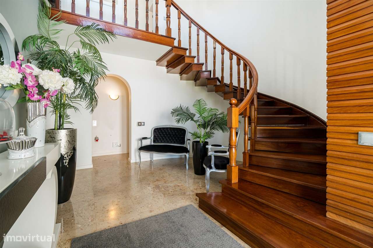 Excelente moradia T7+4 bem localizada em Portimão - Grande imagem: 3/42