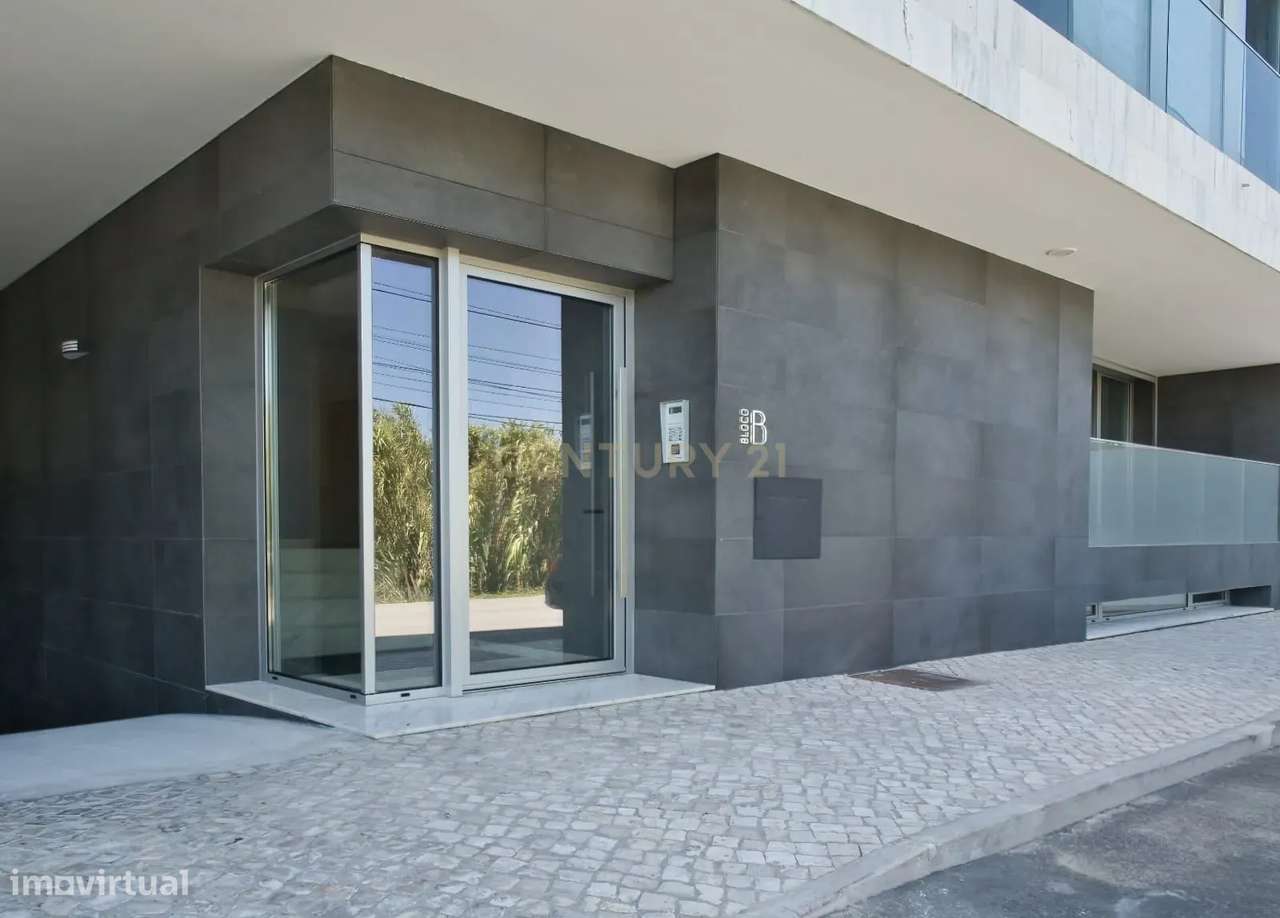 Lindíssimo Apartamento Novo T2 a dois passos da praia-31