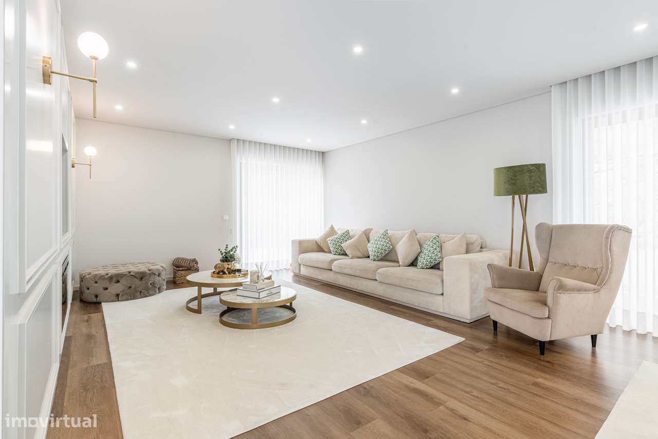Moradia de Arquitetura Contemporânea com Piscina | Fafe-7