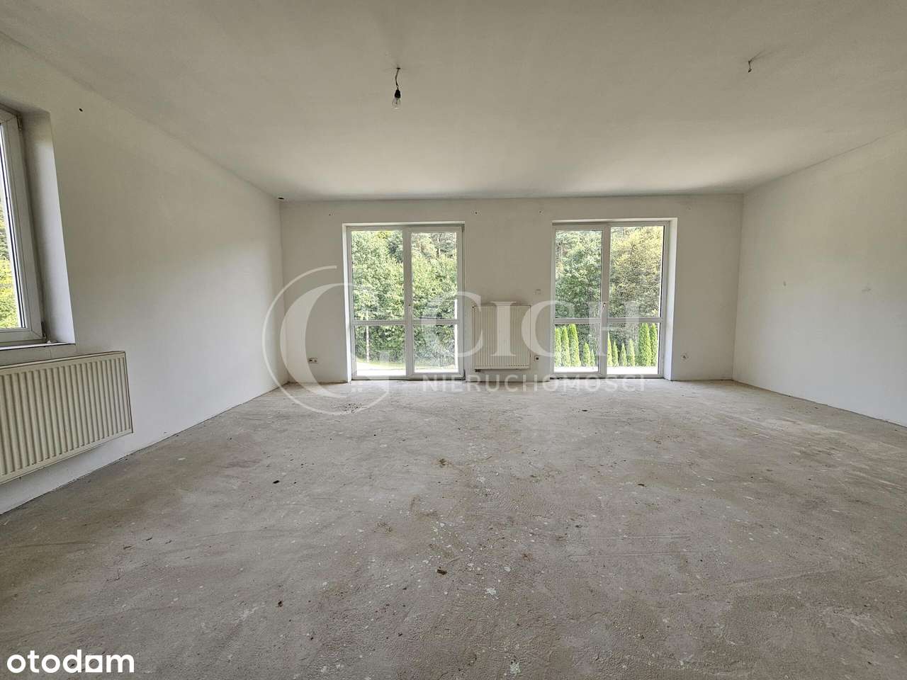 Przestronny dom w malowniczej okolicy.-10