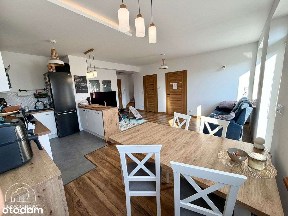 Dwupoziomowe M3 z tarasem i miejscami parkingowymi-3