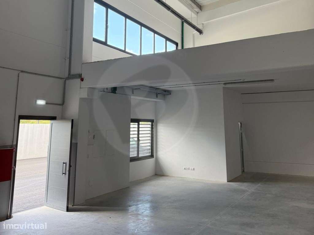 Armazém Novo com 440,4 m2 para Arrendamento - Grande imagem: 3/10