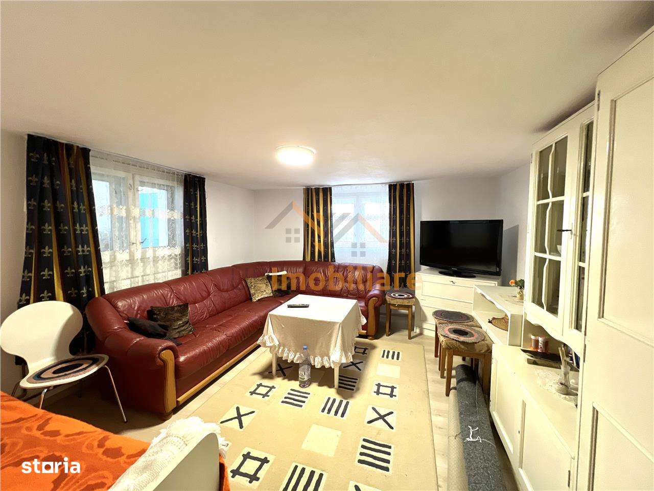 VILA CU 11 CAMERE, BEIUS - Imagine principală: 2/20