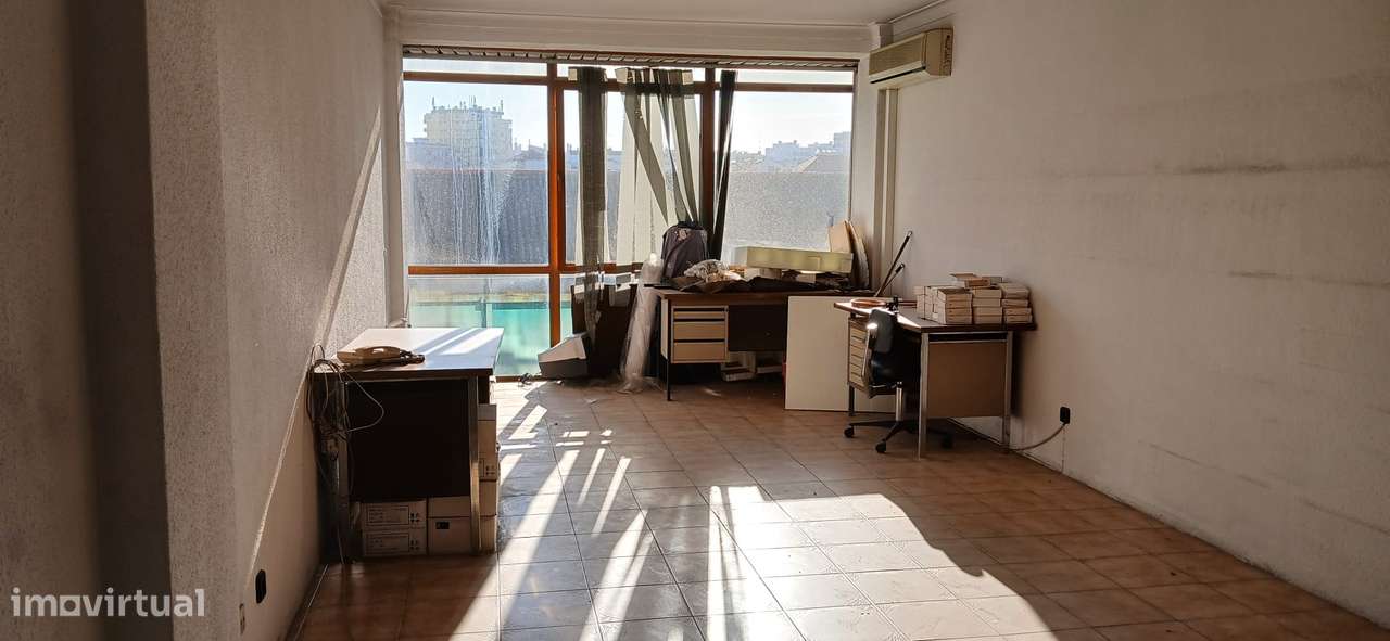 Excelente Espaço para Escritório numa zona muito central de Almada-6
