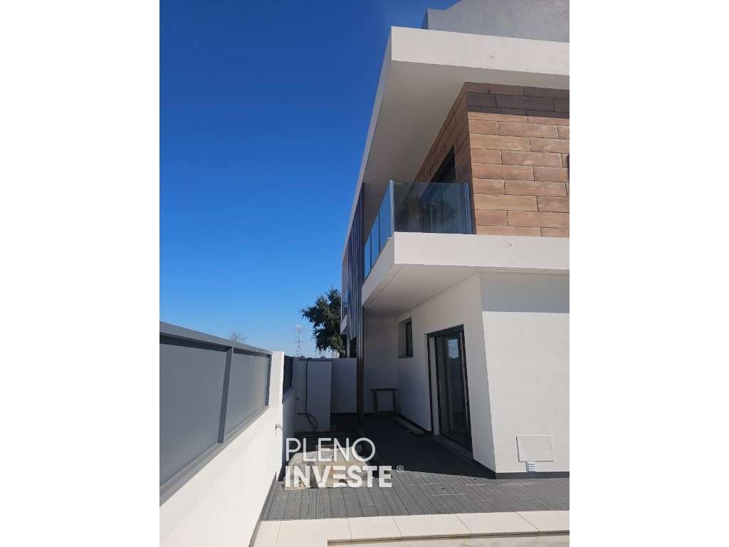 Moradia V3 com piscina Nova construção em Pinhal de Frades-19