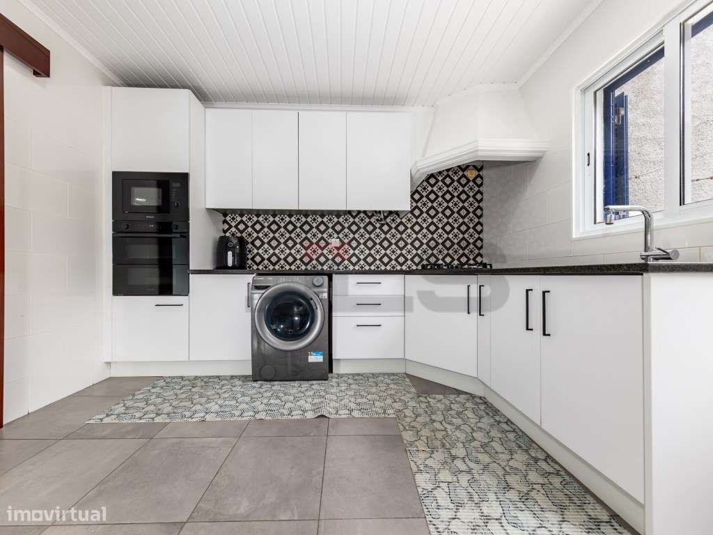 Moradia T4 com Garagem e Quintal nas Calhetas - Ribeira Grande-14