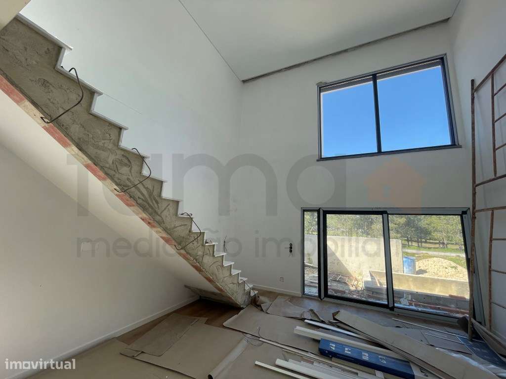 Moradia T3 com jardim e piscina em zona residencial tranquila-24