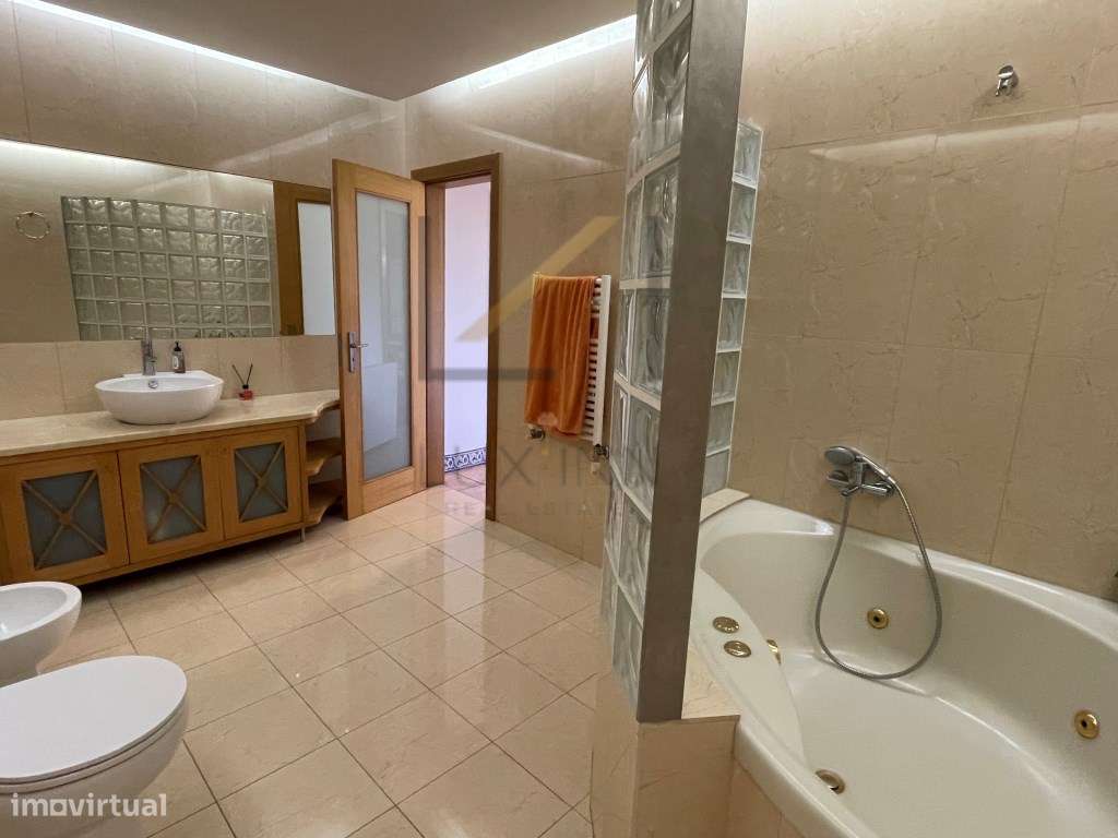 Moradia T4 com piscina e jardim, na Aldeia Grande, Setúbal-23
