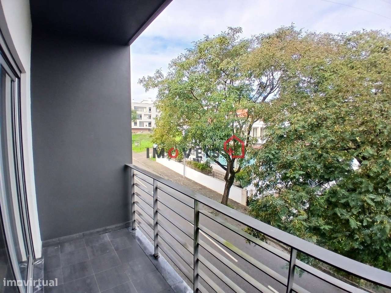 APARTAMENTO T2 - URBANIZAÇÃO SANTA CLARA - Grande imagem: 5/19