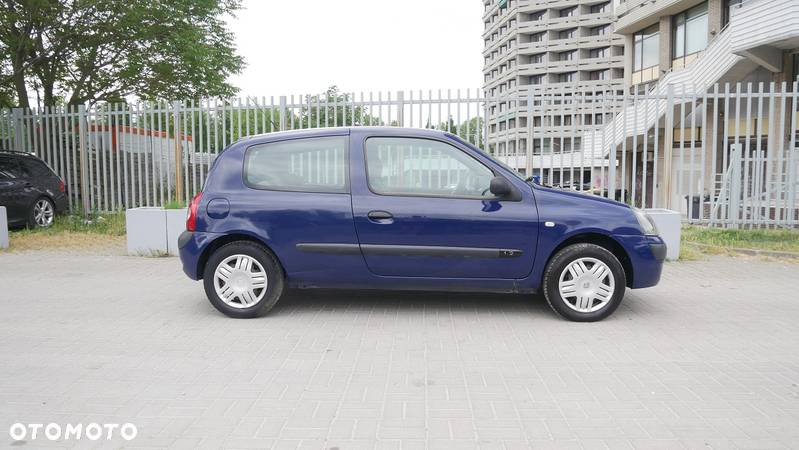 Renault Clio - 11