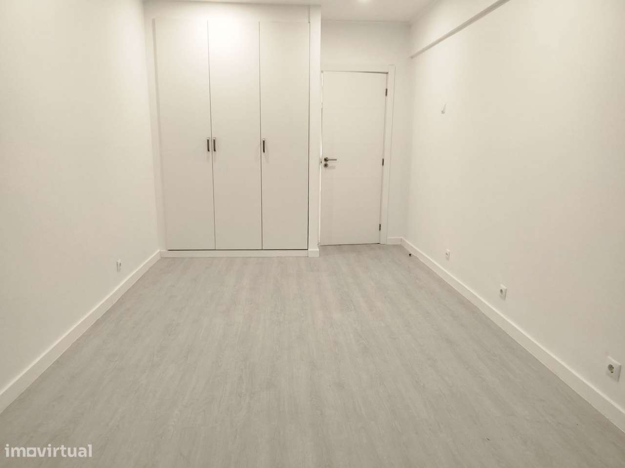 T2 Totalmente Remodelado - Centro da Damaia-7