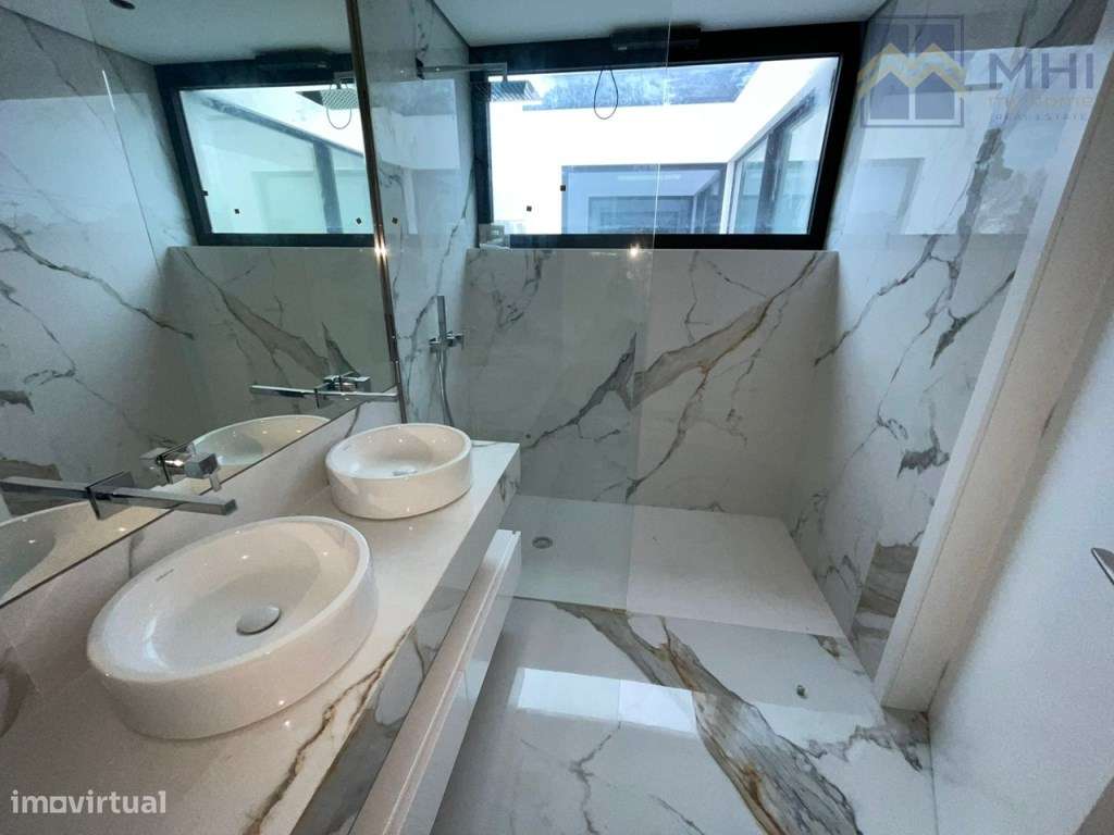 Moradias de Luxo T4 +1 a 500 metros da praia em Canidelo-36