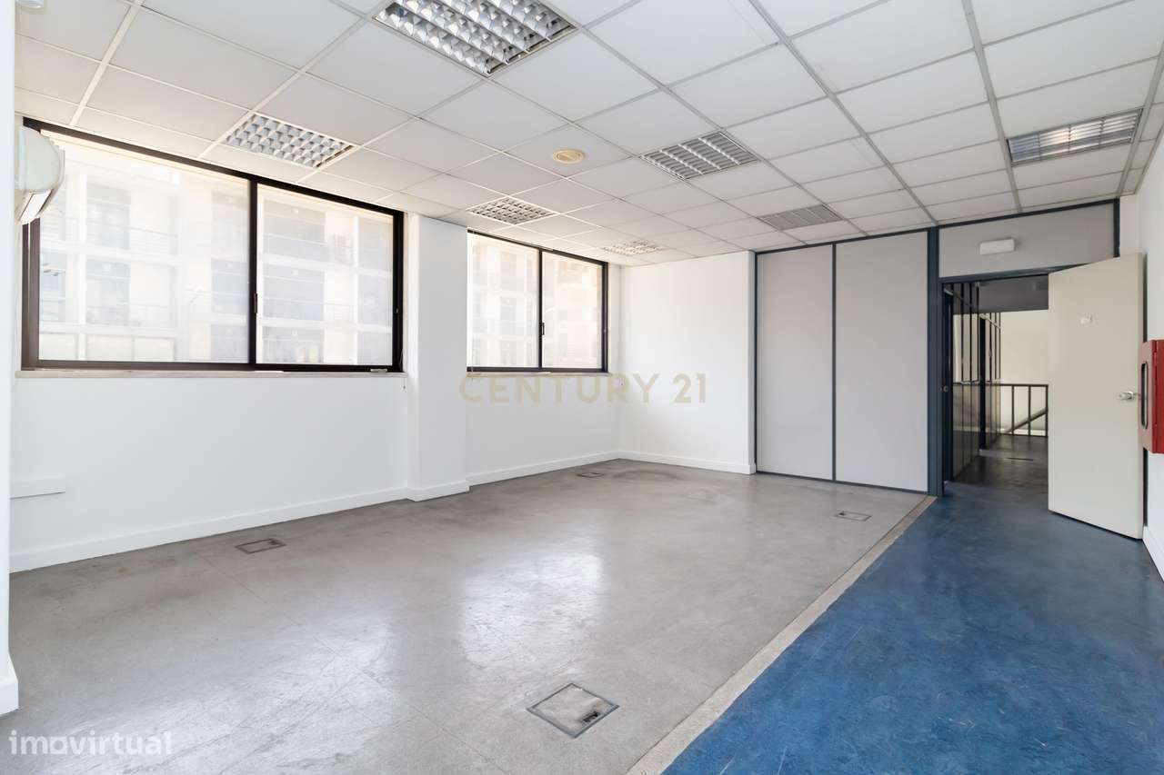 ESPAÇO COMERCIAL/SERVIÇOS com 311m2, para venda, no centro do Prior Ve-26