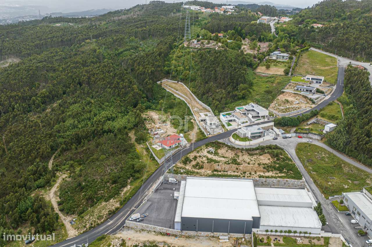 Terreno em Vandoma, Paredes com Projeto Aprovado - Grande imagem: 3/19