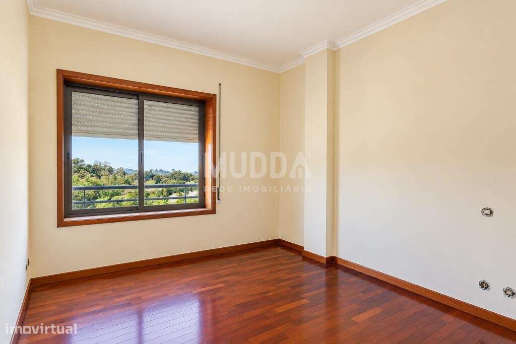 Fantástico T3 Paços Brandão Santa Maria da Feira, ultimo piso ,numa ex-13