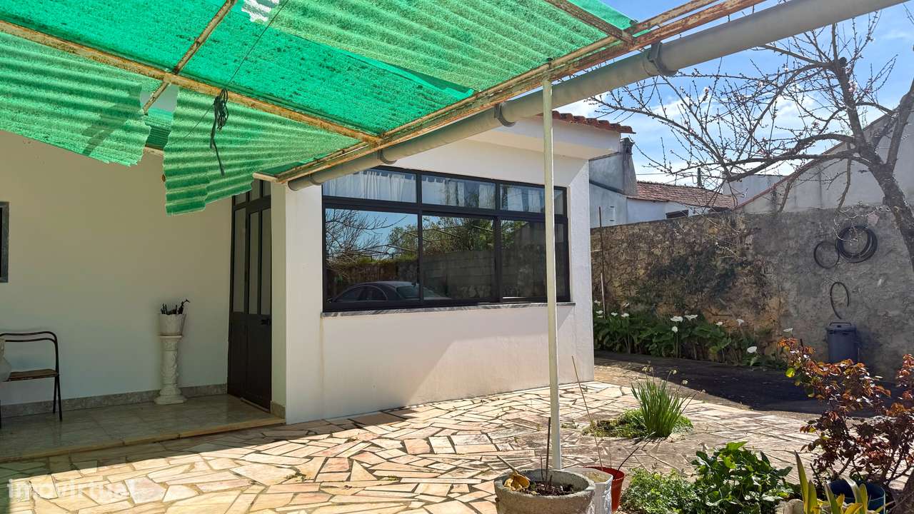 Moradia Isolada com Terreno Amplo em Parceiros da Igreja, torres novas-22