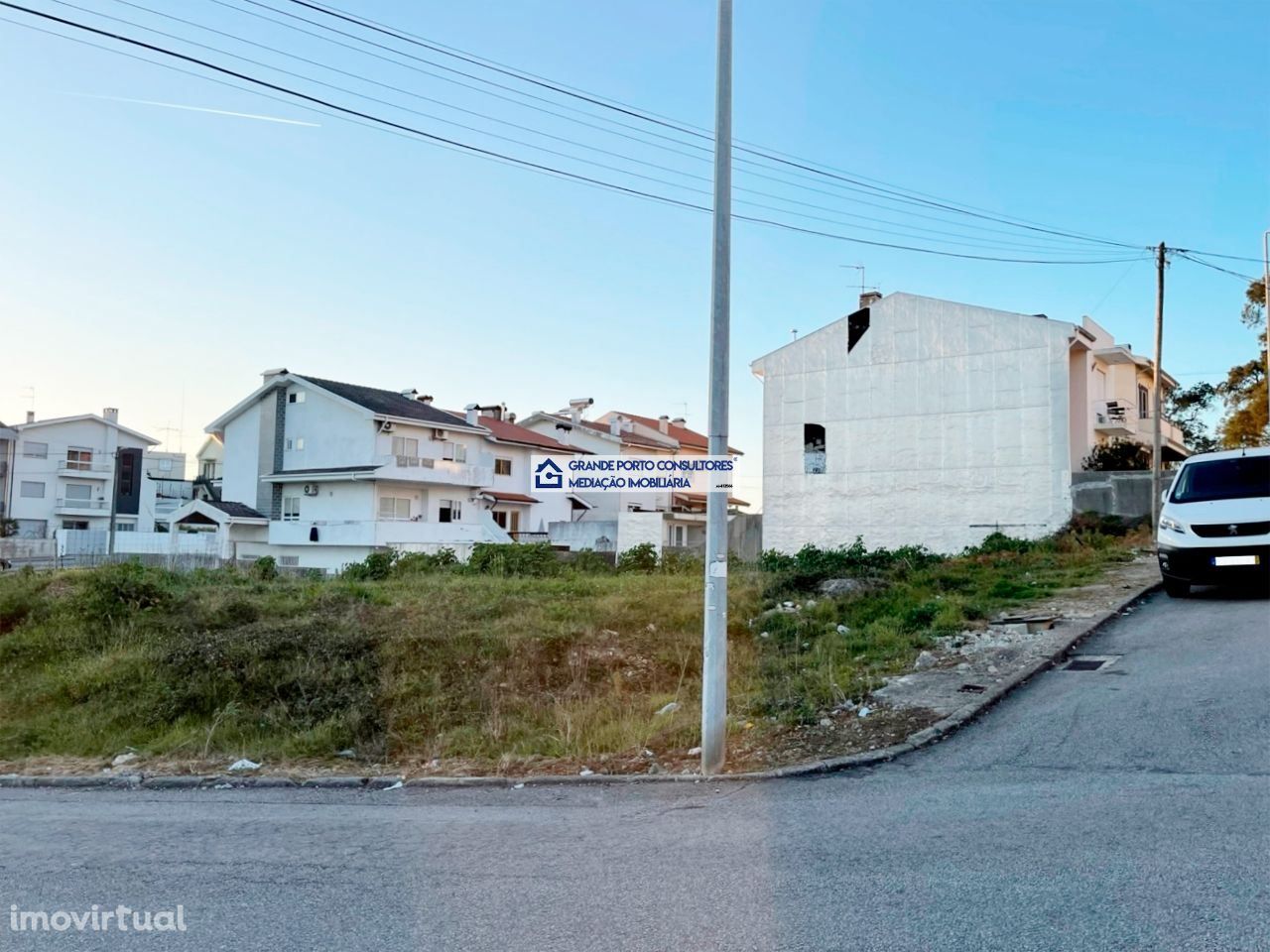 Lote Terreno Moradia V4 (3 Frt.) c/ Projeto Aprovado - Fânzeres