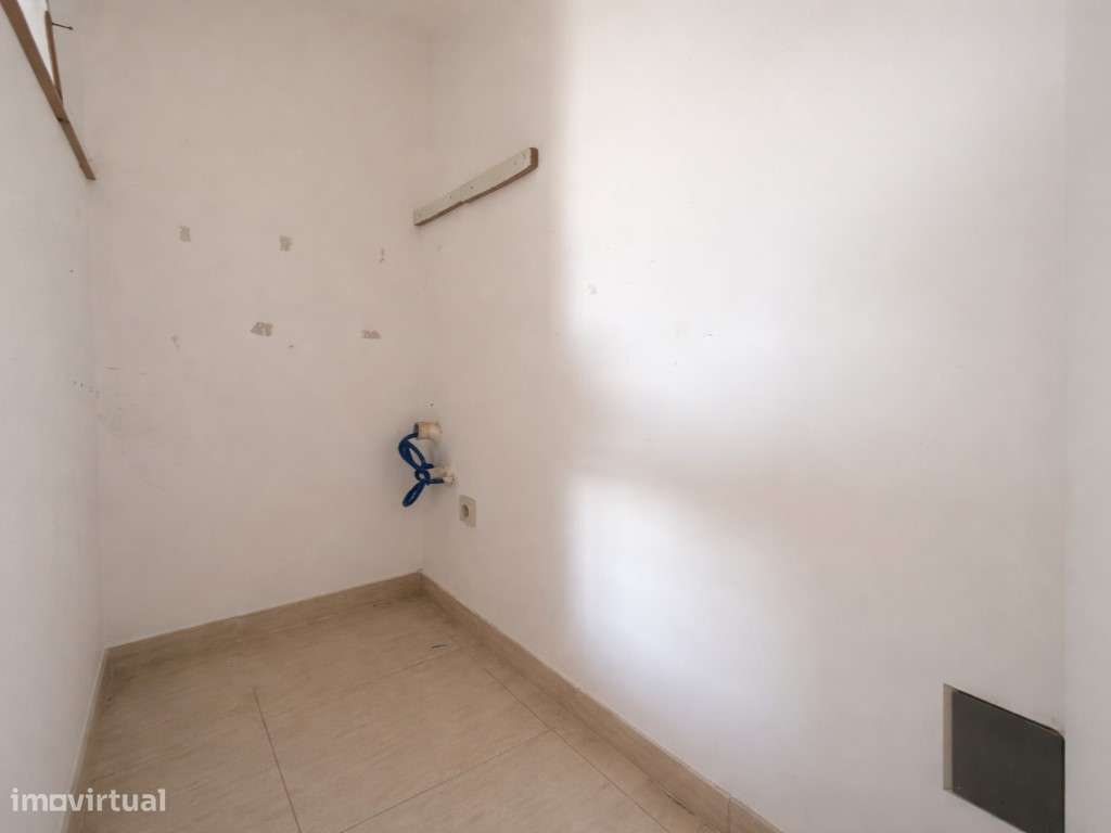 T3 com Varanda, Arrecadação e 2 Lugares de Garagem-25