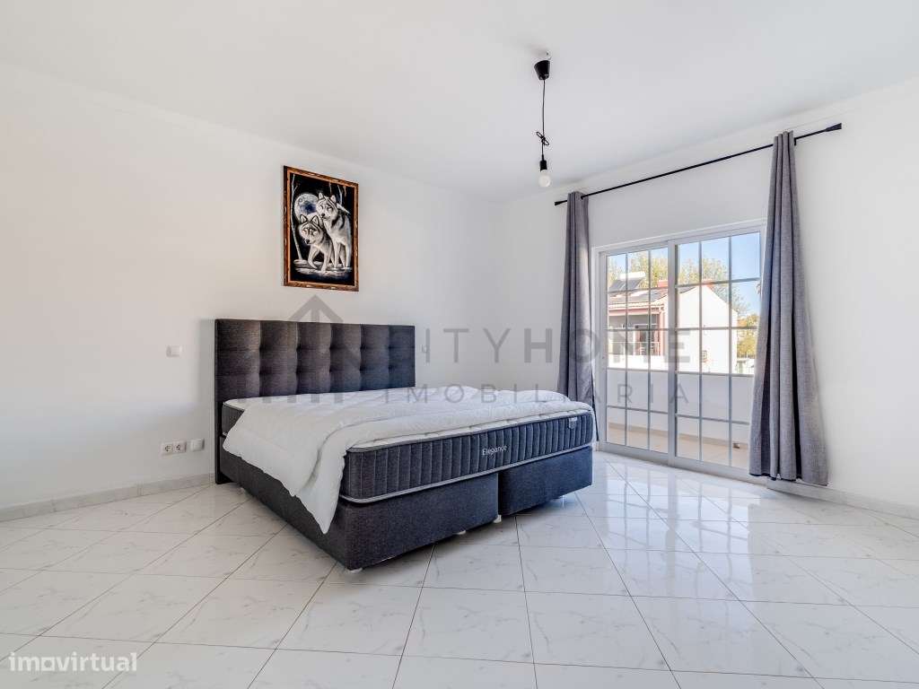 Moradia T3 com piscina e garagem em Lagoa-18