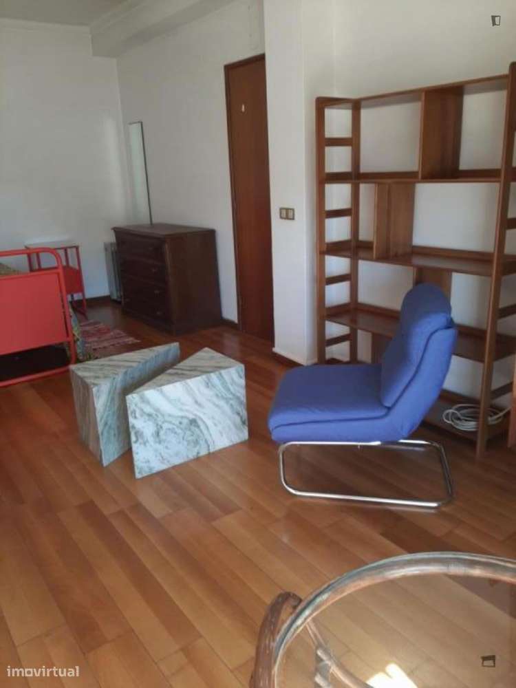 Quarto - localizado em Casal do Bispo Coimbra - Grande imagem: 4/9