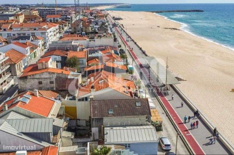 PRÉDIO EM PRIMEIRA LINHA DE MAR - Grande imagem: 3/7
