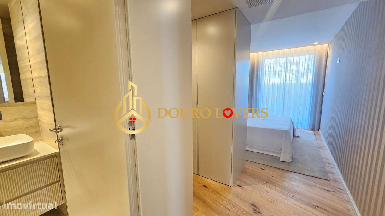 Apartamento T2 com Varanda e Garagem em Matosinhos-5