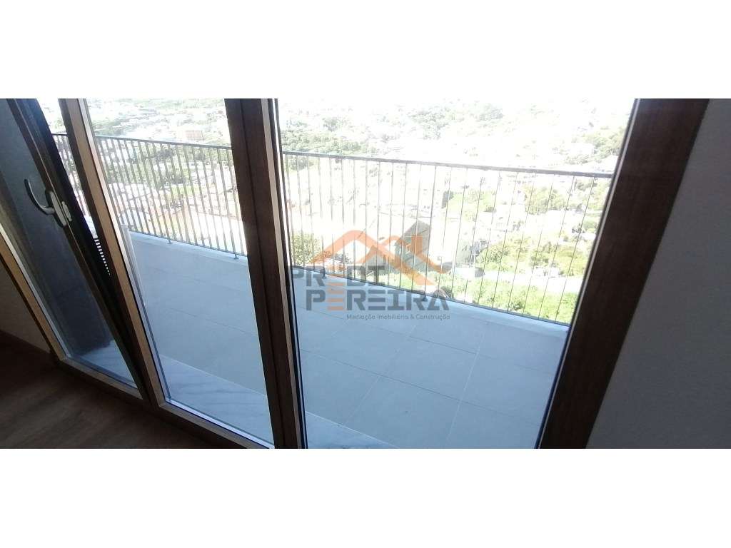 Situado na Ramada, T2 a Estrear | Varandas + Terraço | Parqueamento... - Grande imagem: 2/31