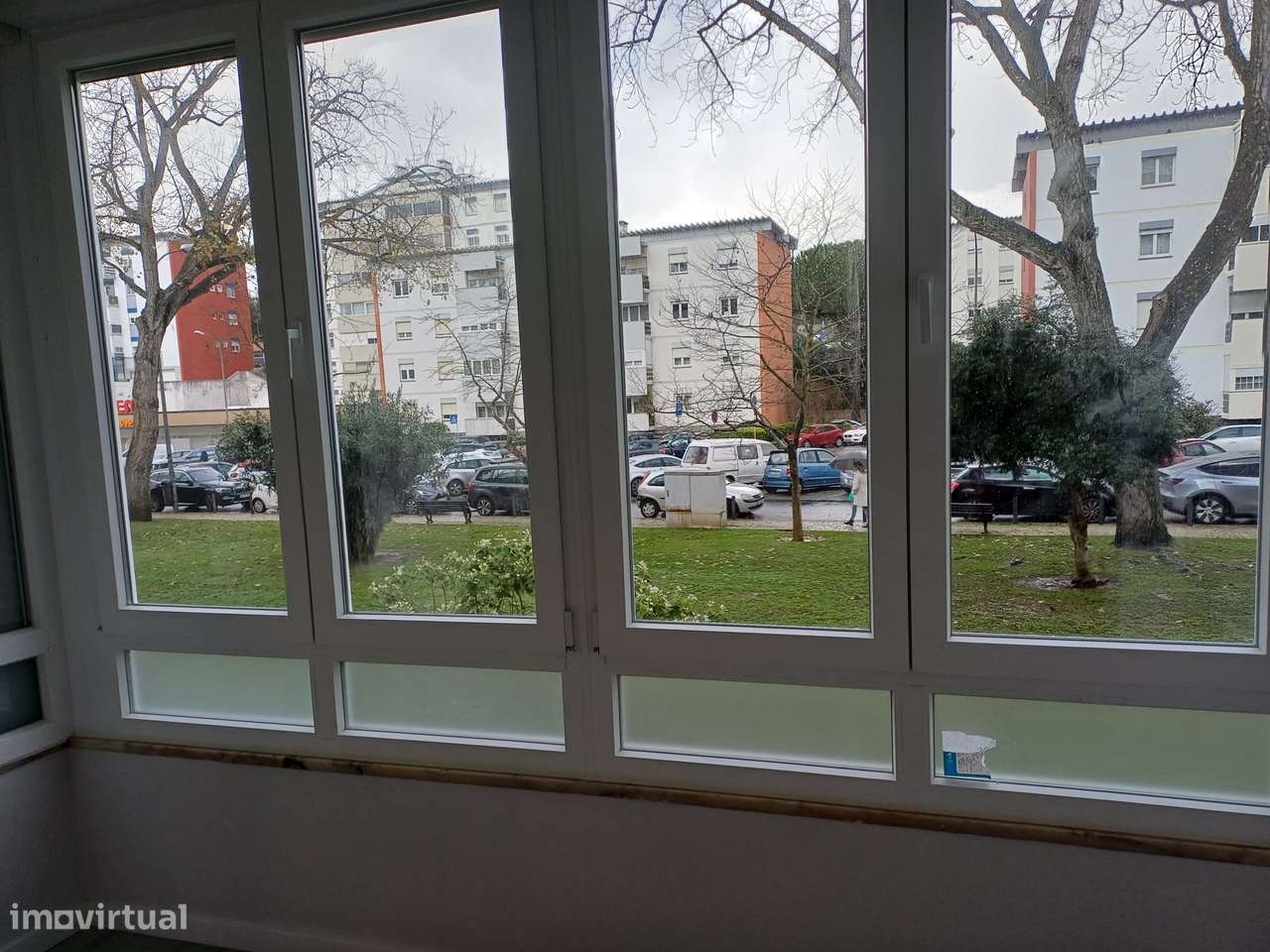 Apartamento T2 renovado, com arrecadação e a 2 km da praia - Grande imagem: 4/27