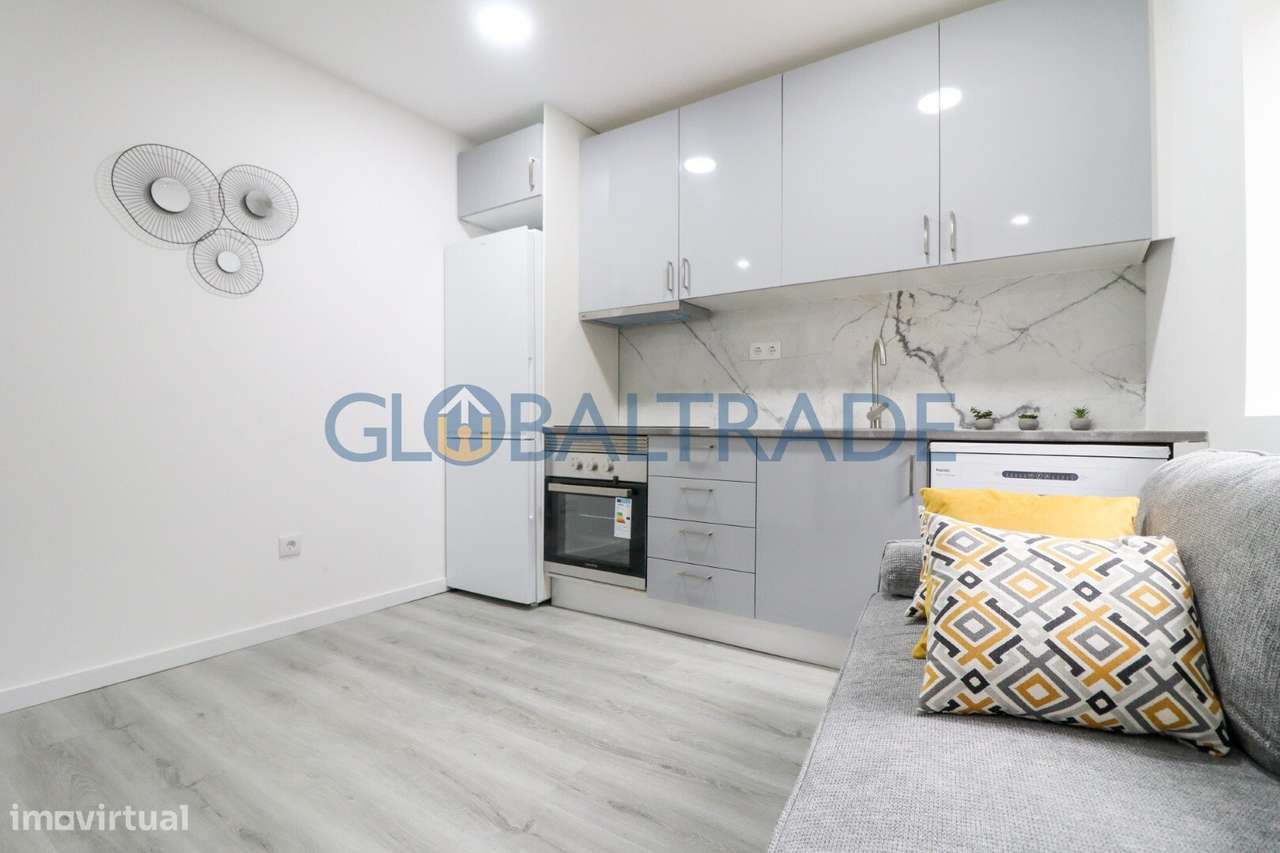 Moradia Térrea T1 Renovada e Mobilada no Porto - Grande imagem: 5/39