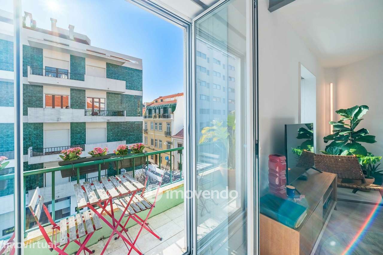 Apartamento T2 com cozinha equipada e mobilado, nas Amoreiras-5