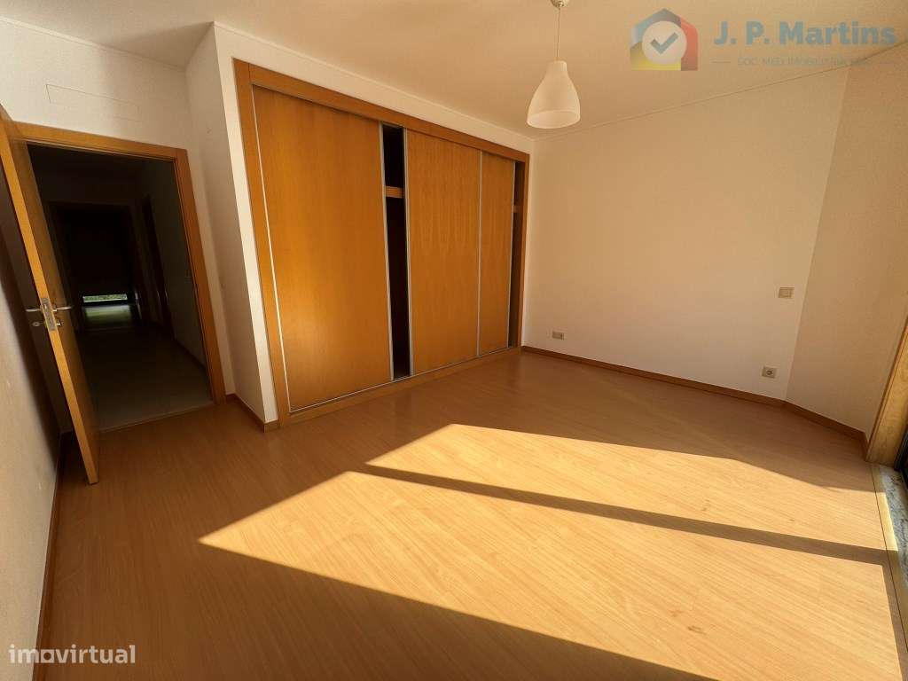 Espaçoso apartamento T3, c/ varanda e garagem, Vila Serena, Pinhal ...-15