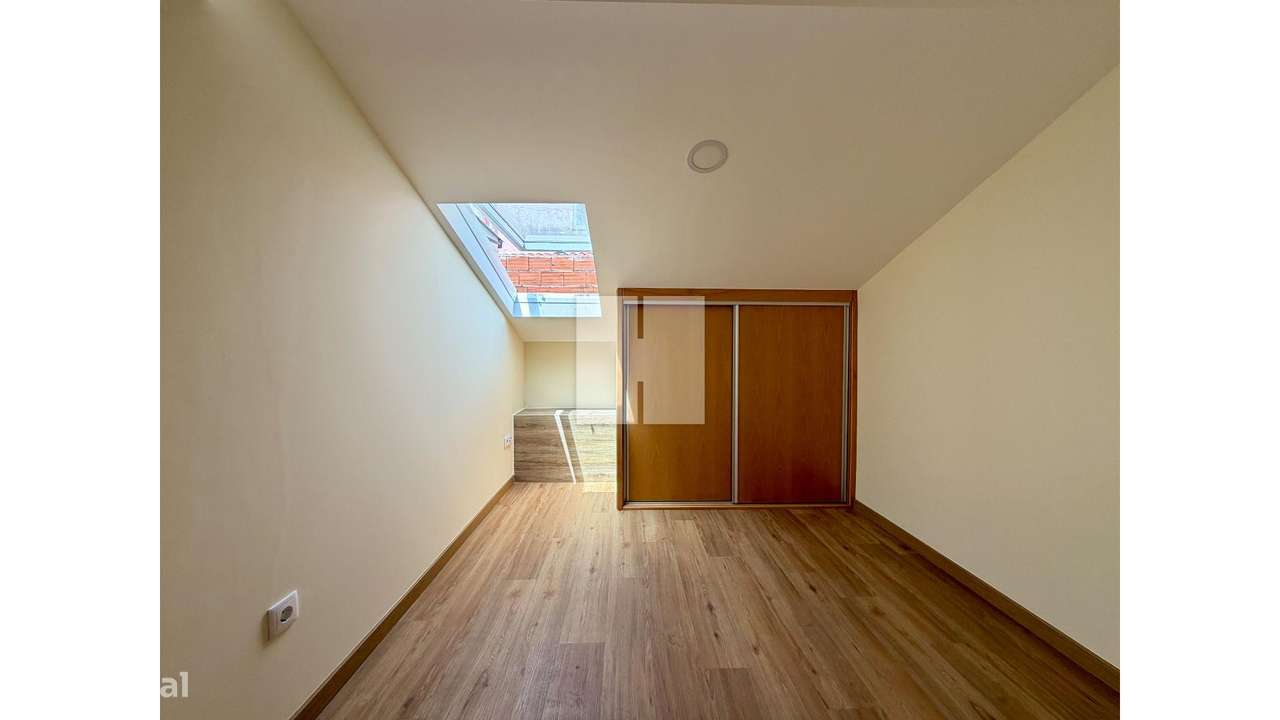 Moradia Geminada T3+1-35