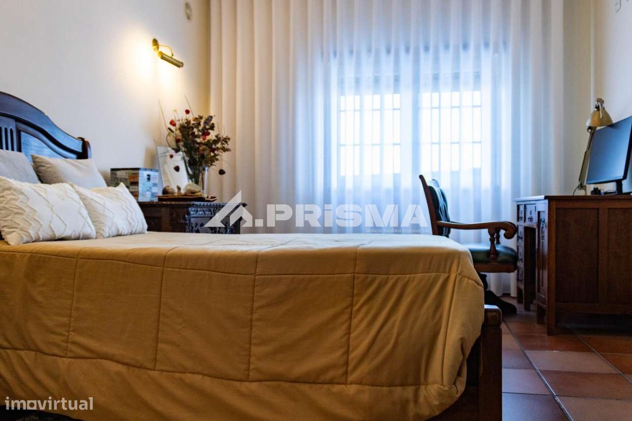 Moradia T5 para Venda em C. Branco-54