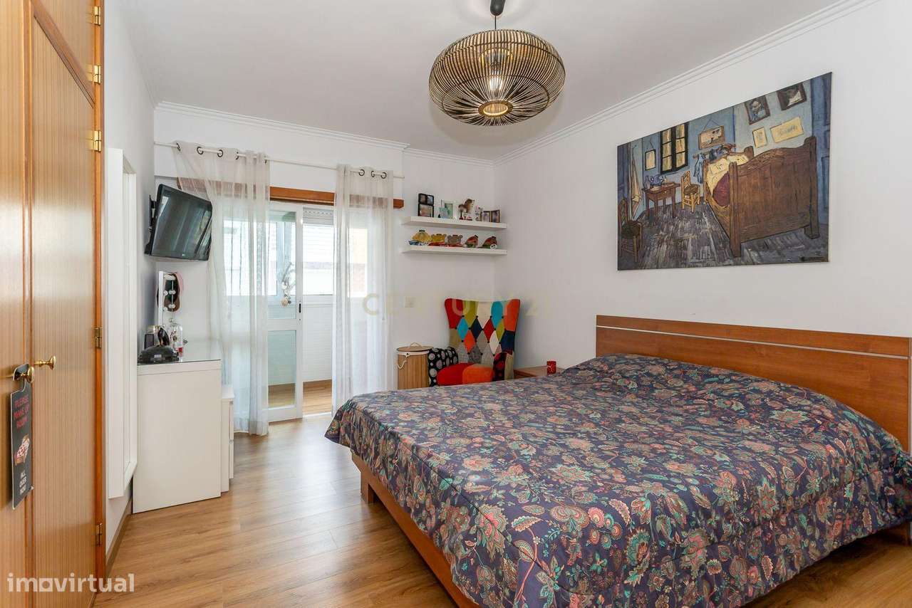 Apartamento T3 Remodelado com Arrecadação e Parqueamento-19