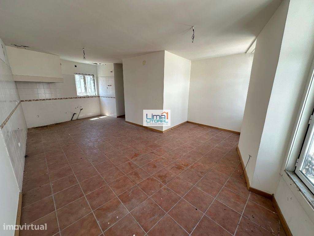 Prédio devoluto para habitação e comércio - Zona Histórica de Leiria-21