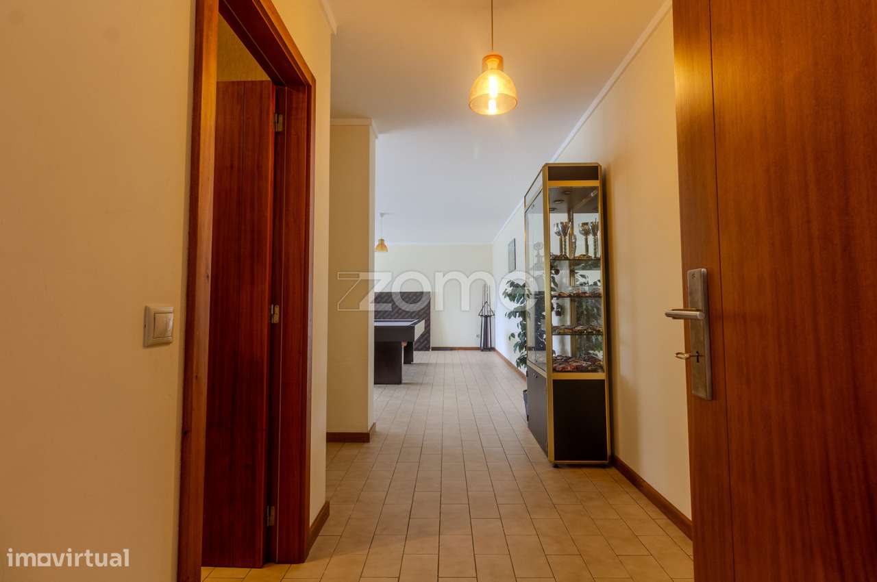 Moradia T3 | 3 Suítes e Piscina com Vista Rio-53