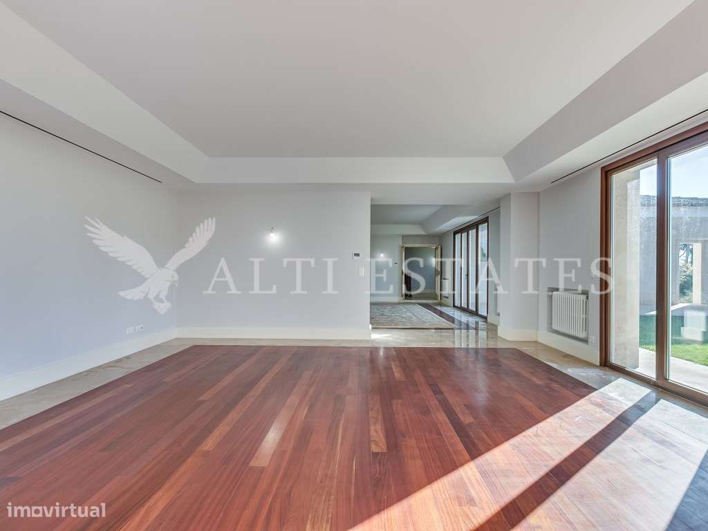 Deslumbrante moradia em zona nobre do Estoril-10