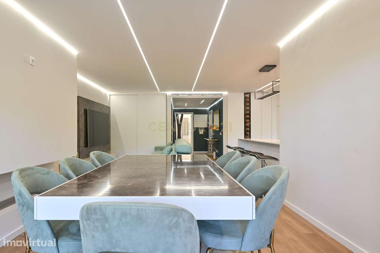 Apartamento Renovado em Cascais com Terraço e Garagem-13