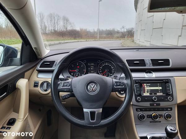 Volkswagen Passat 2.0 TDI - 12