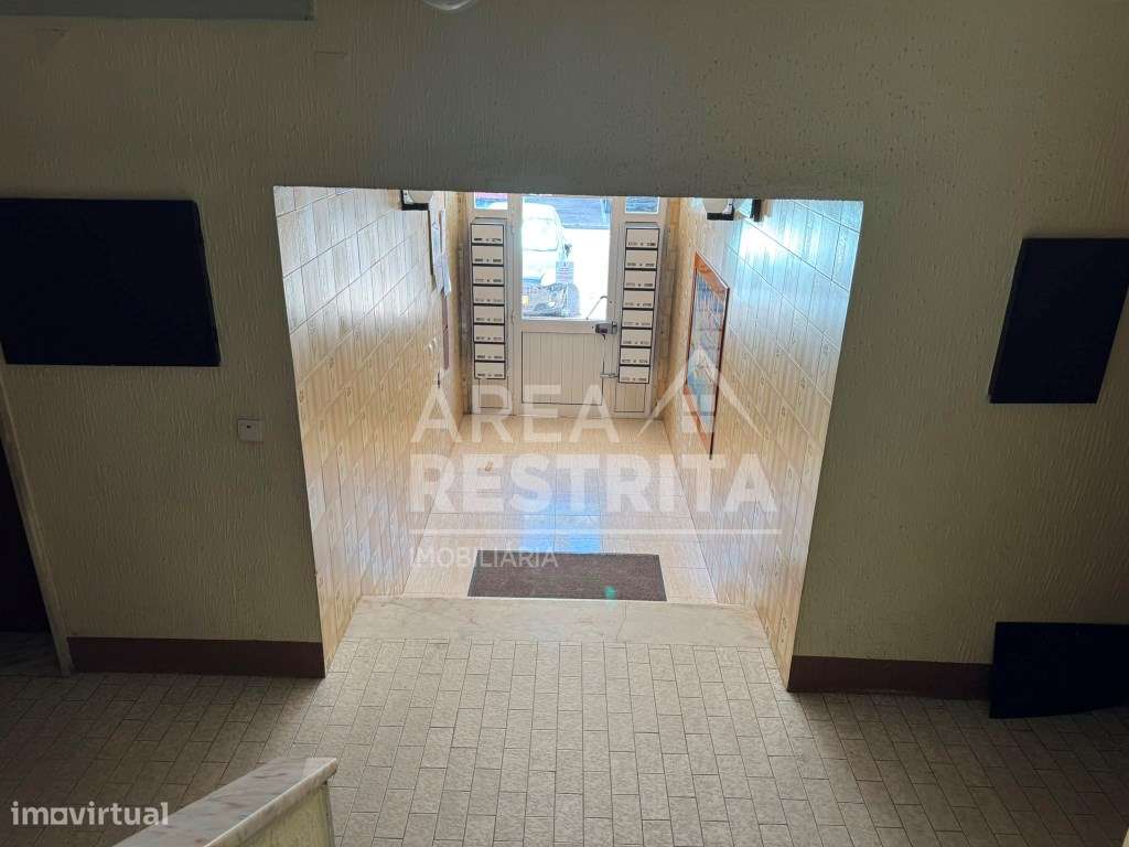 Apartamento T2 no Estádio da Medideira, Amora-15