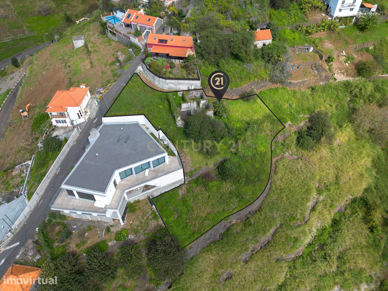 Terreno com Vista Mar em Zona Privilegiada - Calheta - Grande imagem: 1/16