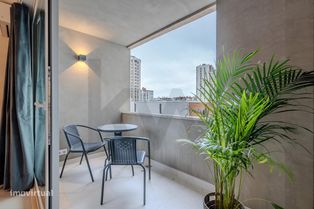 Apartamento T2 Renovado, Mobilado, Ar Condicionado e com Varanda no Ar - Grande imagem: 2/36