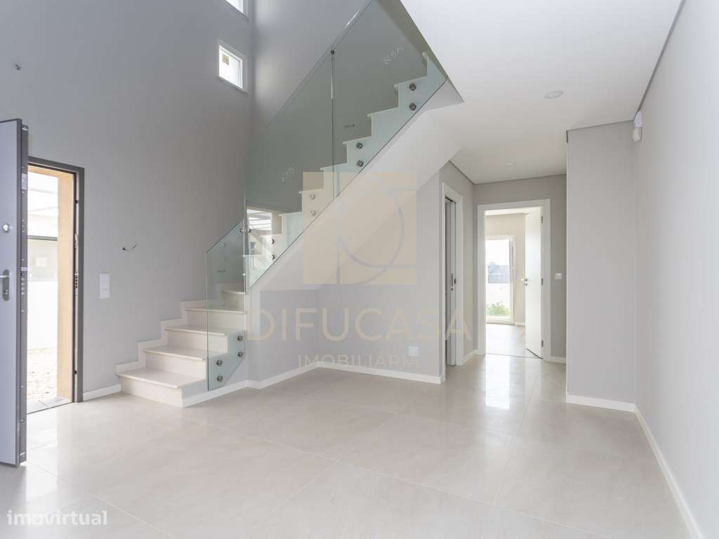 R235 - Moradia Centro de Fernão Ferro - Grande imagem: 4/34