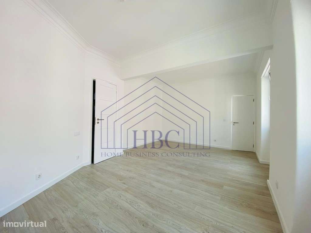 Apartamento T2 Transformado num Excelente T1 Remodelado com Vista R...-14