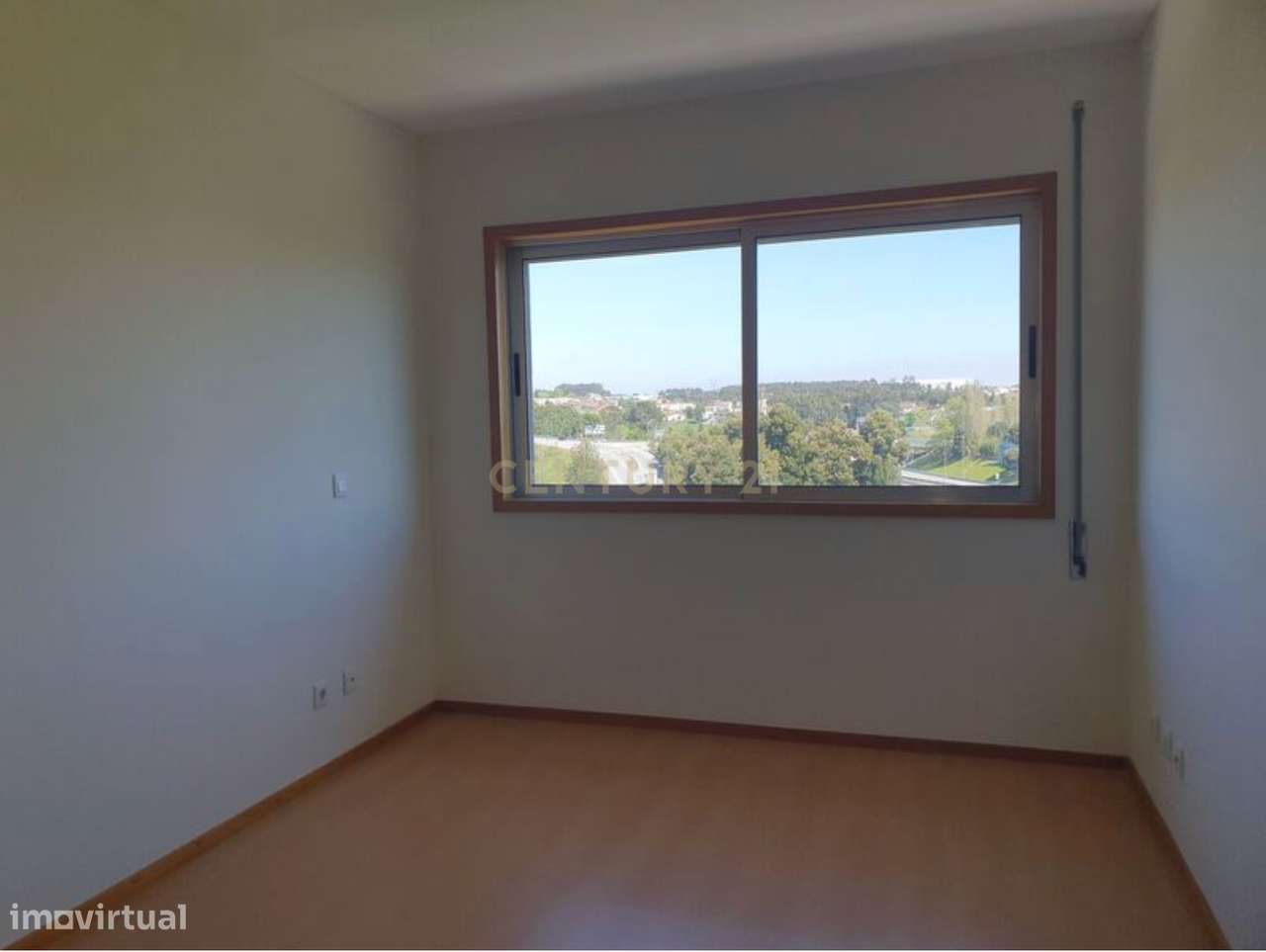 Apartamento Espaçoso em Maia com Vista e Luz Natural - Grande imagem: 5/16