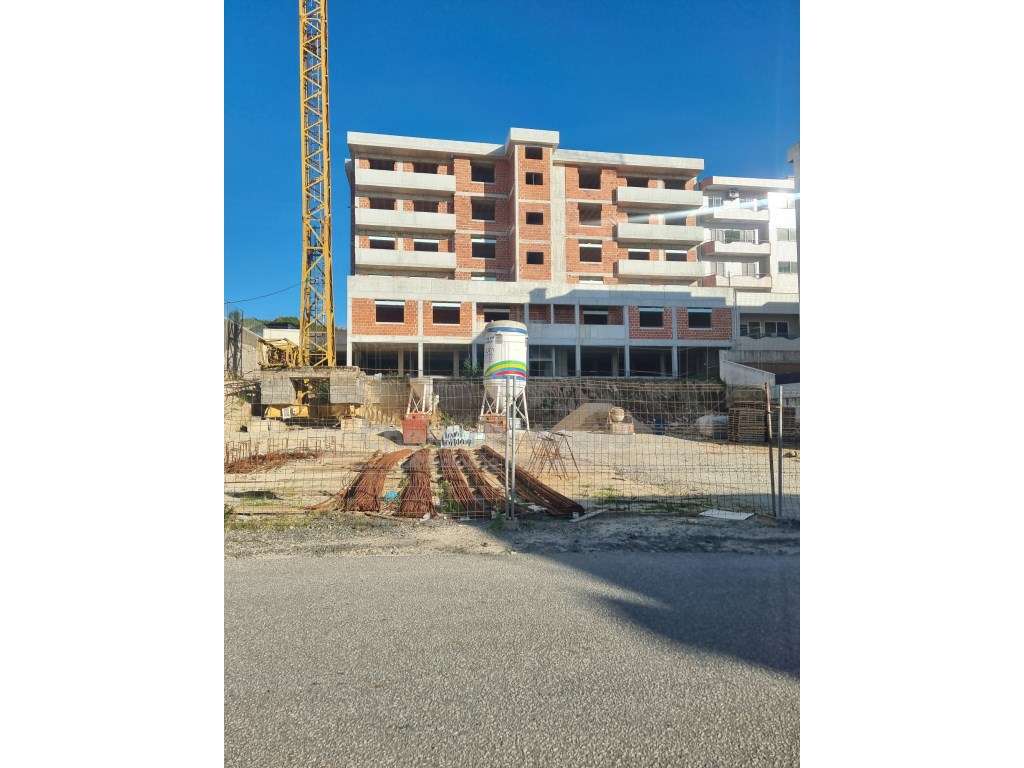 Apartamento T 3 com varanda e garagem-Oliveira Azemeis-6